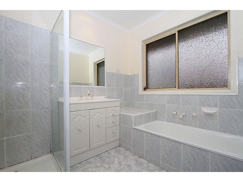 2 Minato Place, Taylors Lakes VIC 3038