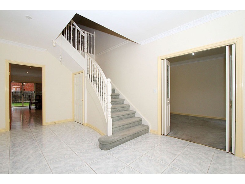 2 Minato Place, Taylors Lakes VIC 3038