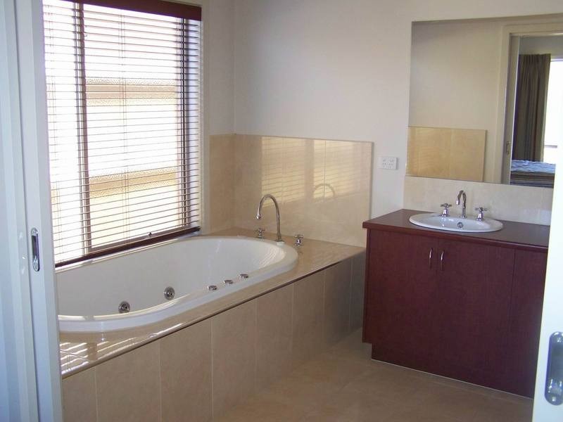 9 Windward Close, Tarneit VIC 3029