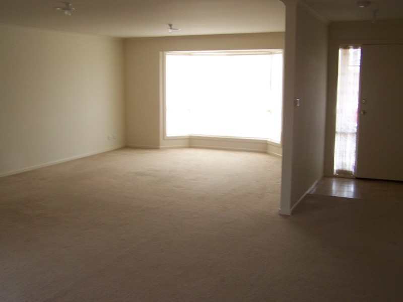 2/29 Rutman Close, Werribee VIC 3030