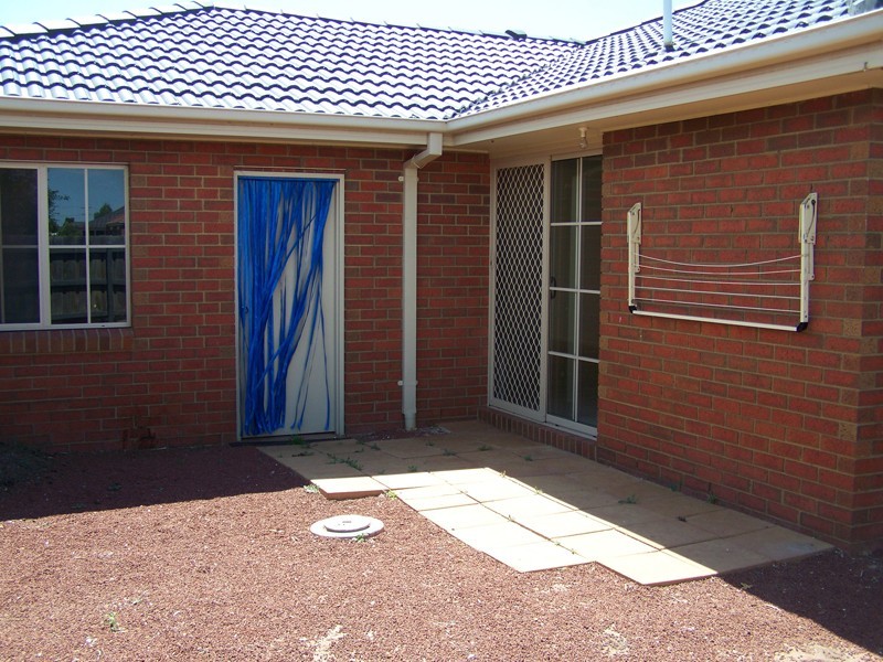 2/29 Rutman Close, Werribee VIC 3030