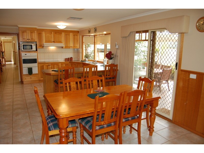 5 Paisley Court, Werribee VIC 3030