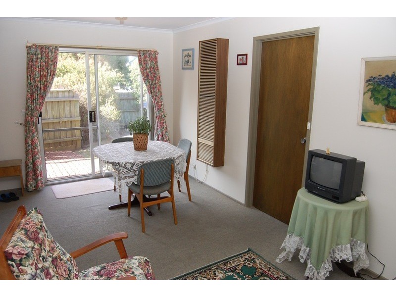 2/95 Songlark Crescent, Werribee VIC 3030