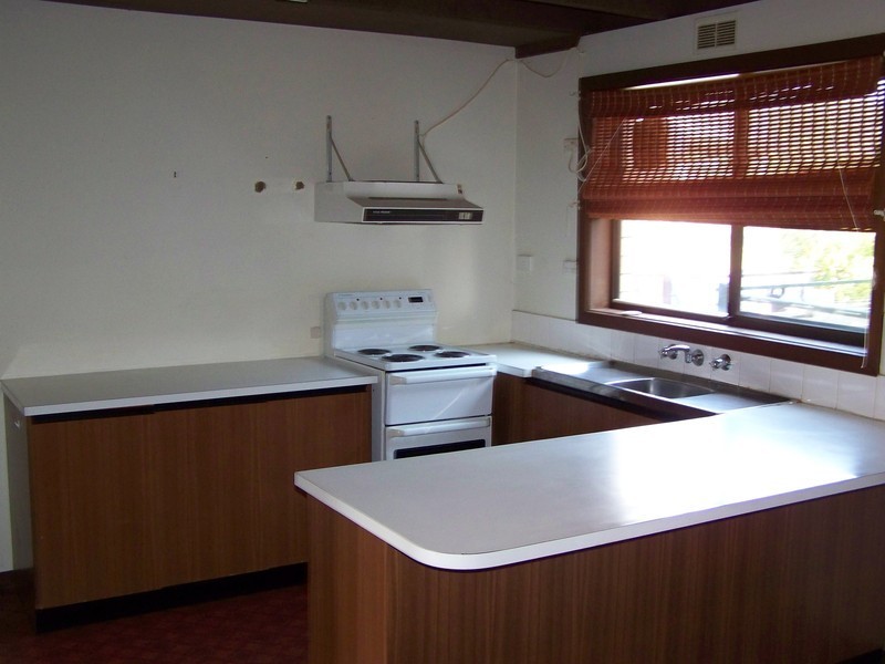 2/247 Princes Highway, Werribee VIC 3030