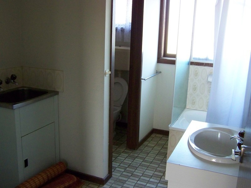 2/247 Princes Highway, Werribee VIC 3030