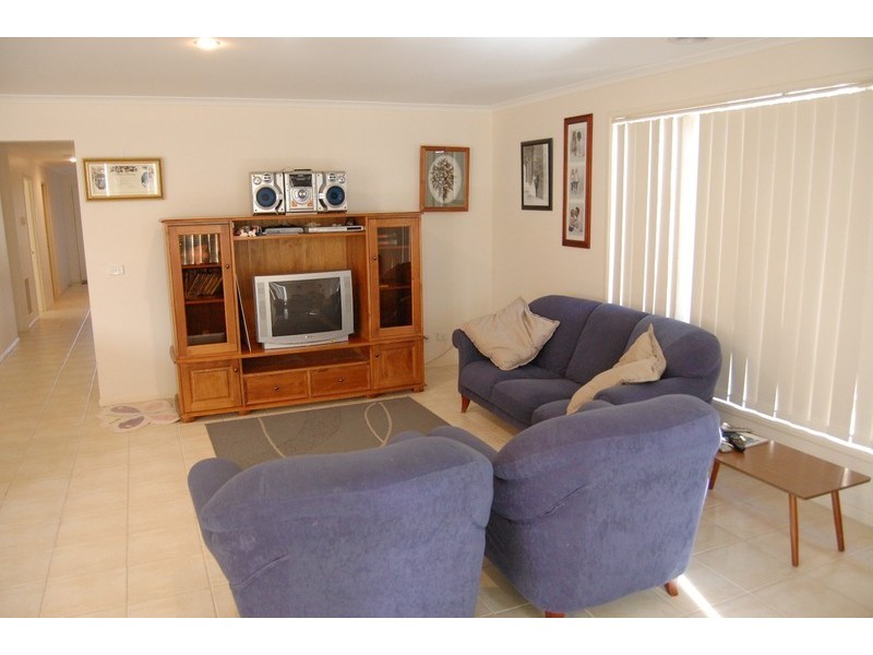 27 Retford Close, Werribee VIC 3030