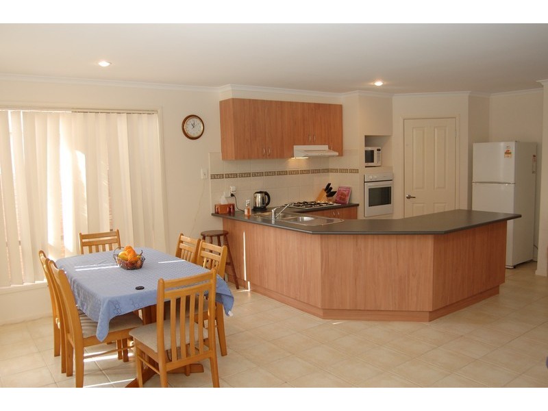 27 Retford Close, Werribee VIC 3030