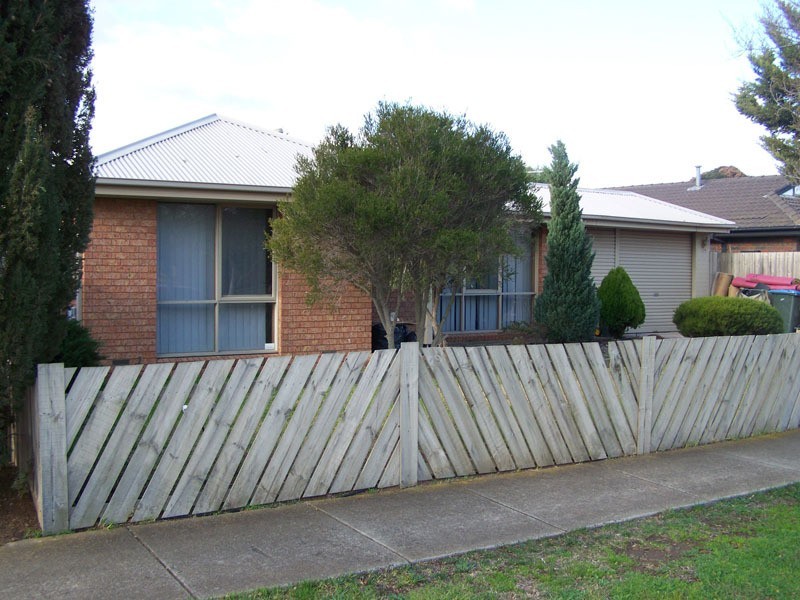 24 Thames Boulevard, Werribee VIC 3030