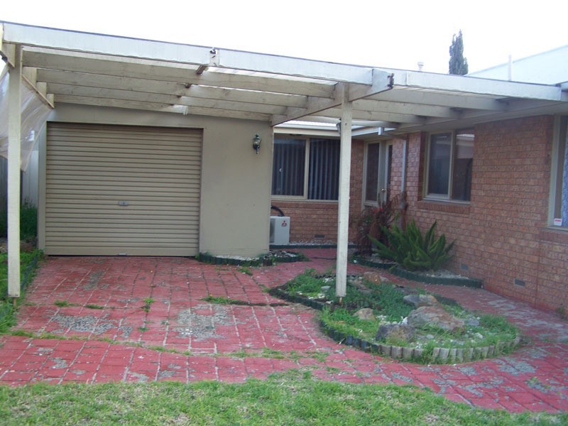 24 Thames Boulevard, Werribee VIC 3030