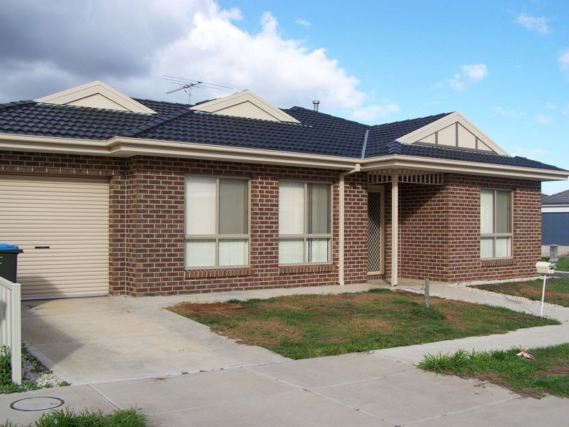 1/2 Jordyn Street, Tarneit VIC 3029