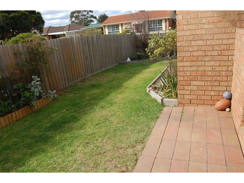 2/17 Westminster Drive, Werribee VIC 3030