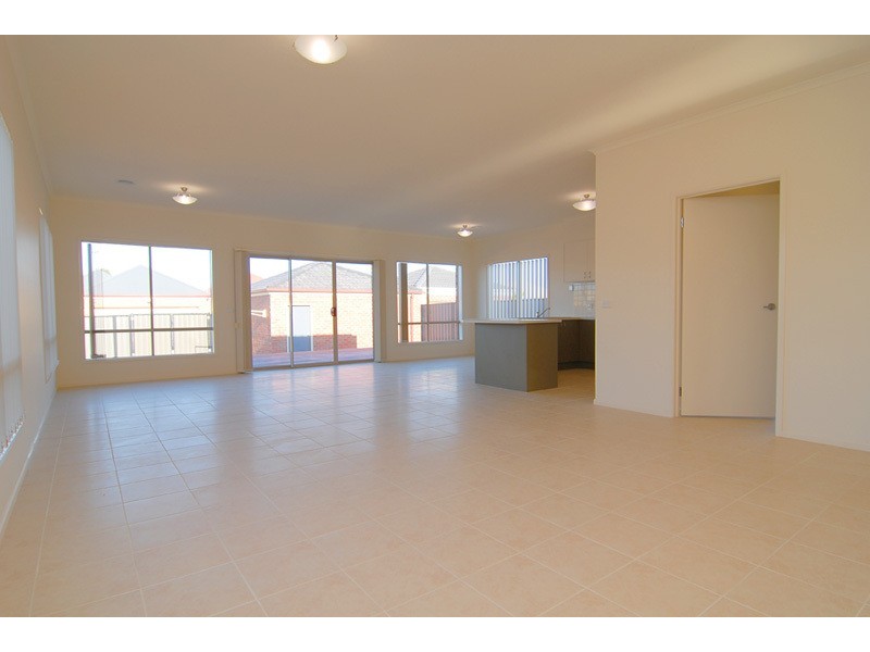 25 Banjo Patterson Circuit, Point Cook VIC 3030