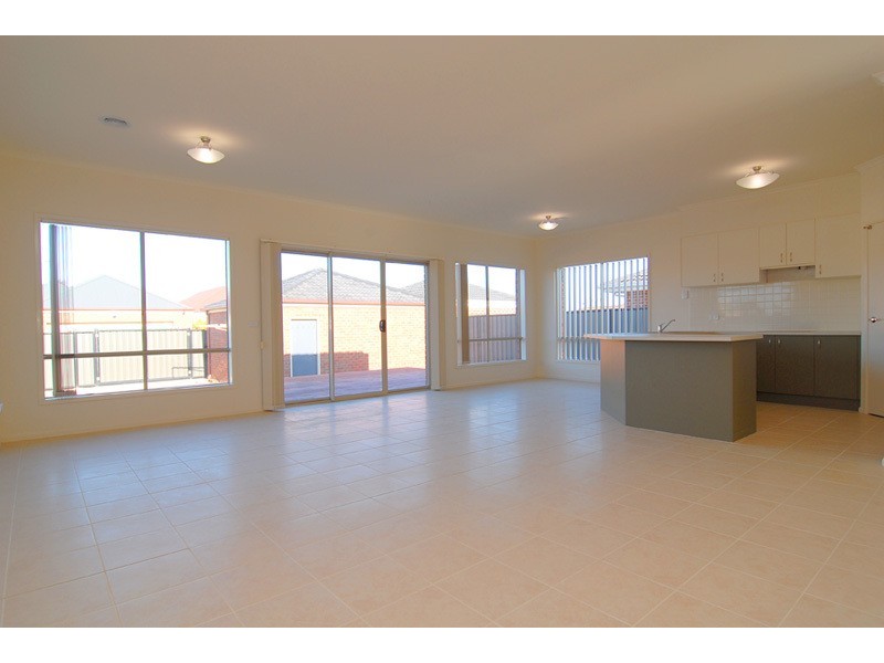 25 Banjo Patterson Circuit, Point Cook VIC 3030