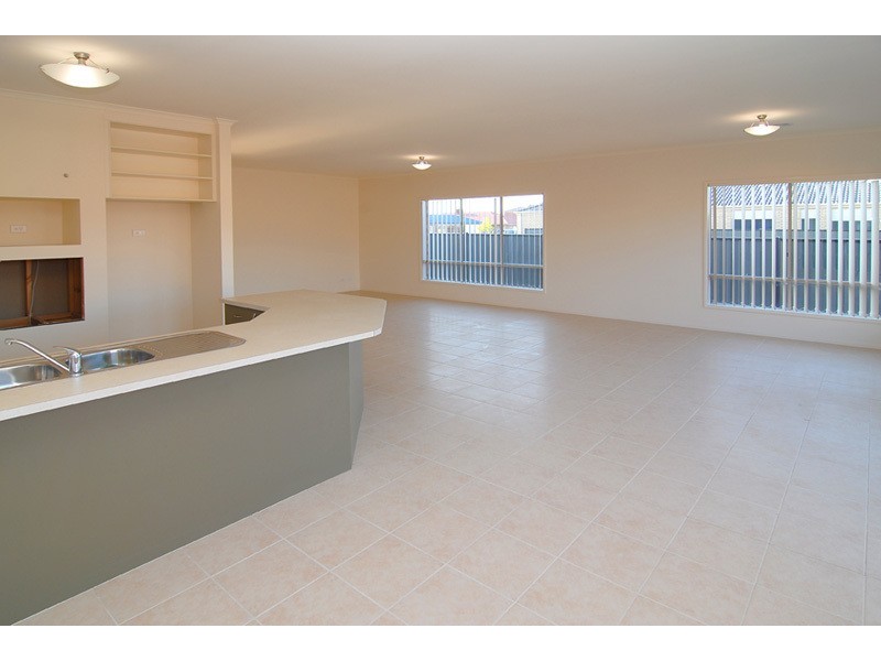 25 Banjo Patterson Circuit, Point Cook VIC 3030