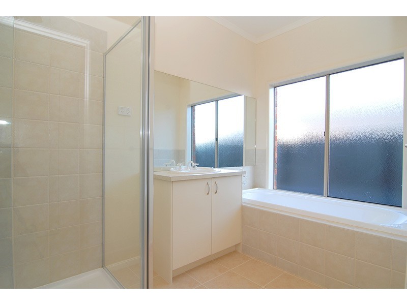 25 Banjo Patterson Circuit, Point Cook VIC 3030