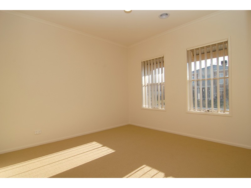 25 Banjo Patterson Circuit, Point Cook VIC 3030