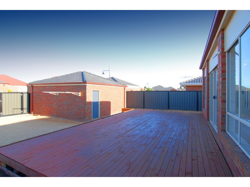 25 Banjo Patterson Circuit, Point Cook VIC 3030