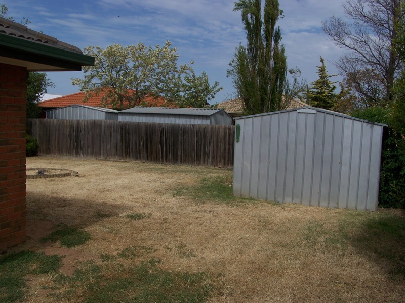 20 St Lawrence Close, Werribee VIC 3030