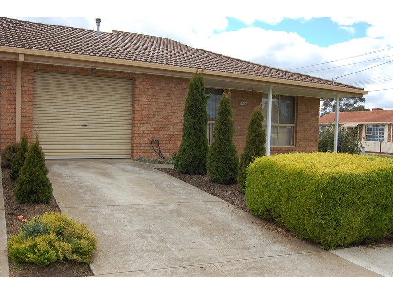 2/17 Westminister Drive, Werribee VIC 3030