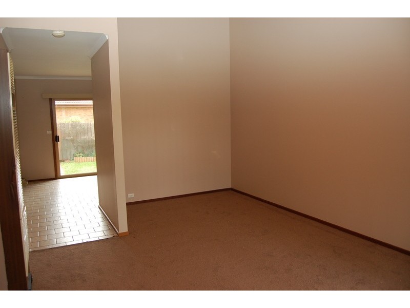 2/17 Westminister Drive, Werribee VIC 3030