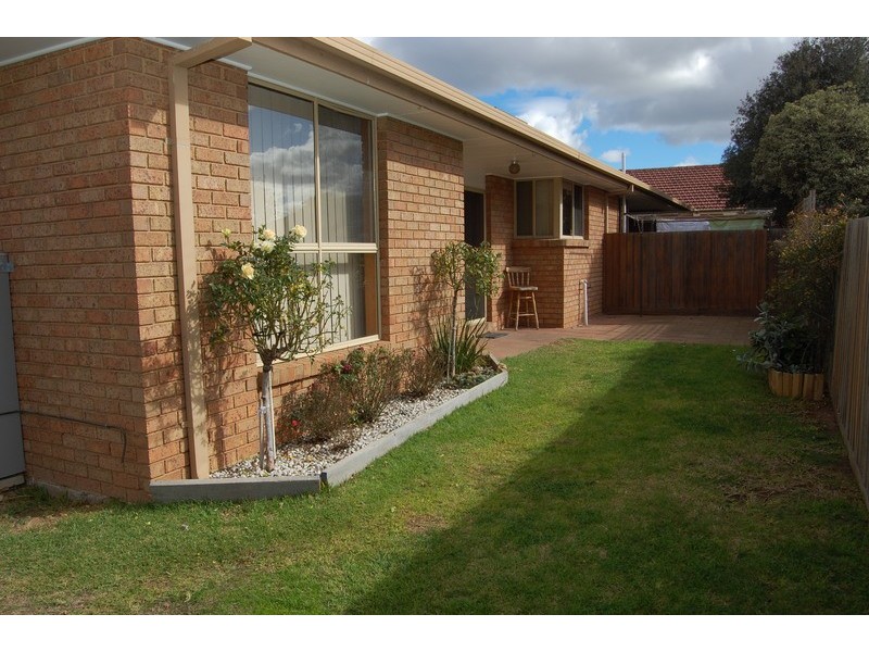 2/17 Westminister Drive, Werribee VIC 3030