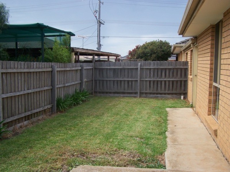 2/127 Rosella Avenue, Werribee VIC 3030