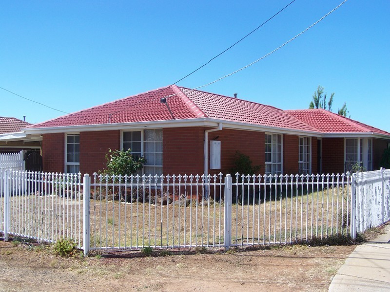 2 Bayview Crescent, Hoppers Crossing VIC 3029
