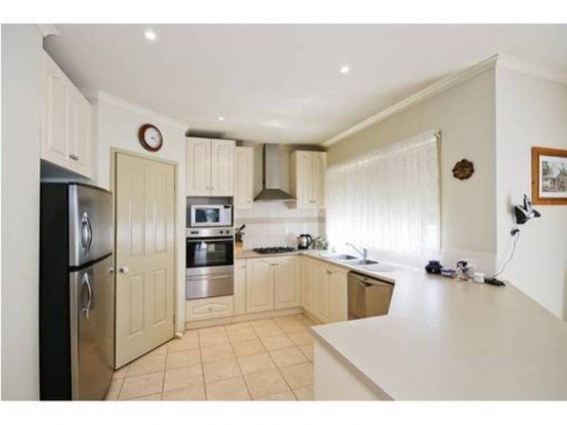 16 Linden Boulevard, Werribee VIC 3030