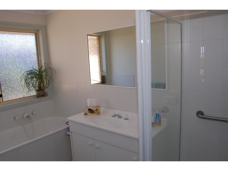 8a Symons Avenue, Hoppers Crossing VIC 3029