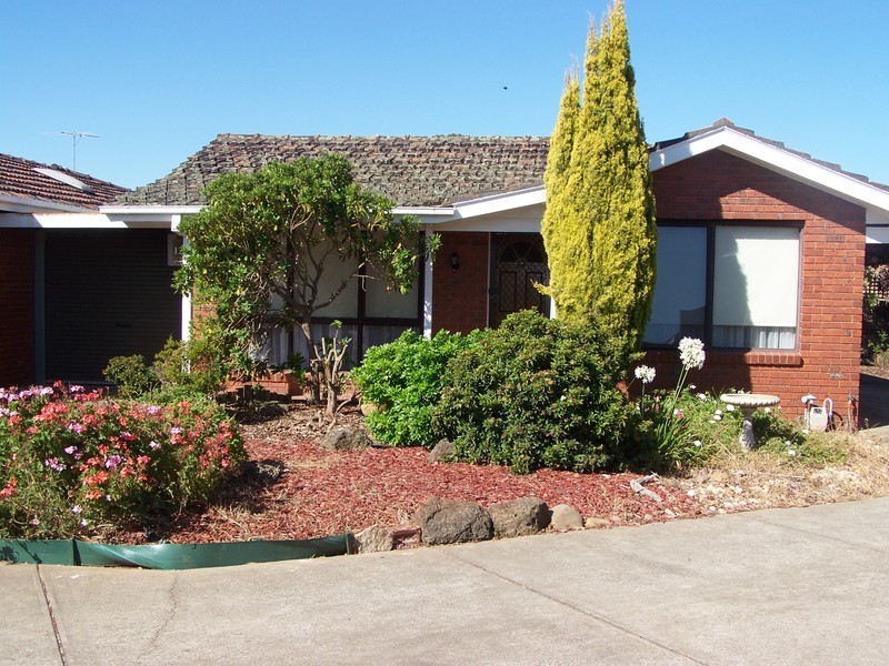 12/31-33 Deutgam Street, Werribee VIC 3030