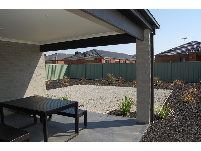 17 Vaughan Chase, Wyndham Vale VIC 3024