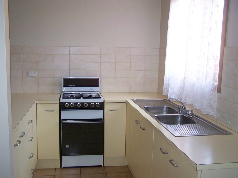 2/285 Princes Highway, Werribee VIC 3030