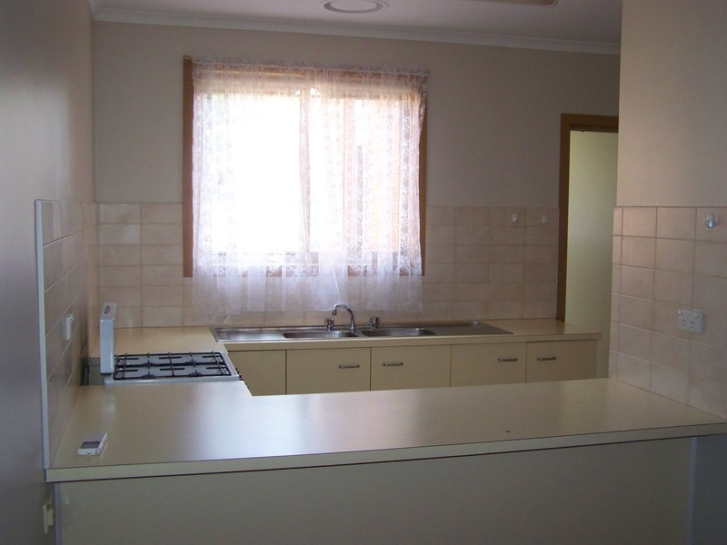 2/285 Princes Highway, Werribee VIC 3030