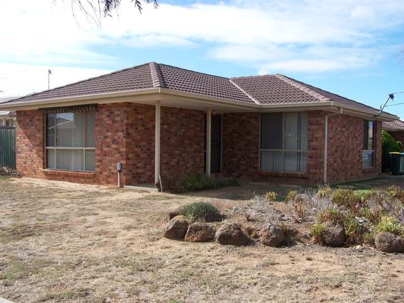 1/8 Buckingham Drive, Werribee VIC 3030