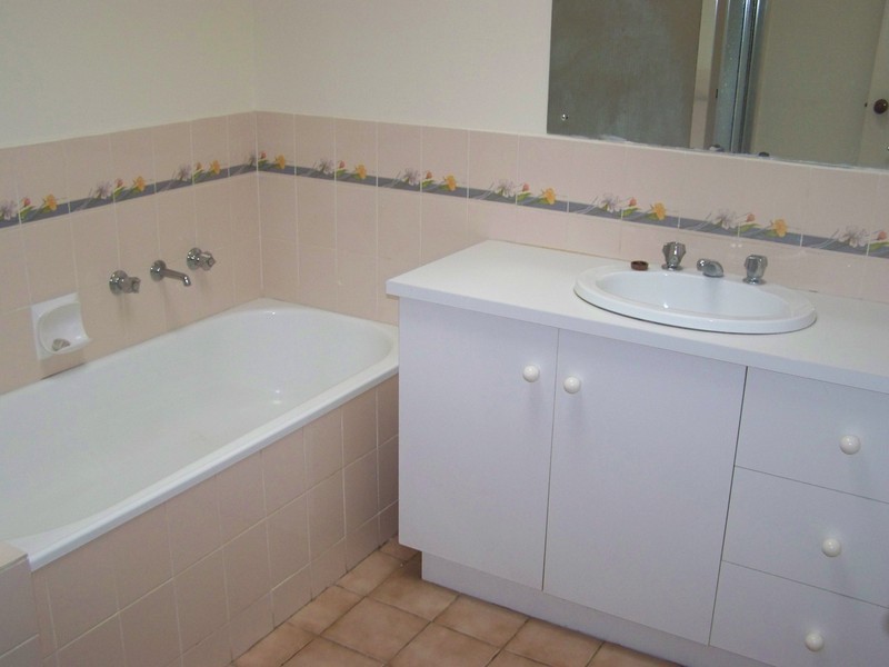 1/8 Buckingham Drive, Werribee VIC 3030