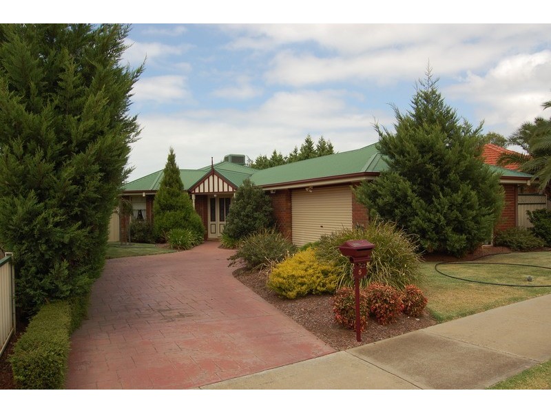 5 Paisley Court, Werribee VIC 3030