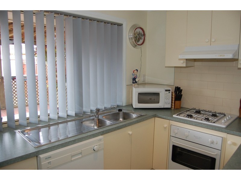 2/114 Purchas Street, Werribee VIC 3030