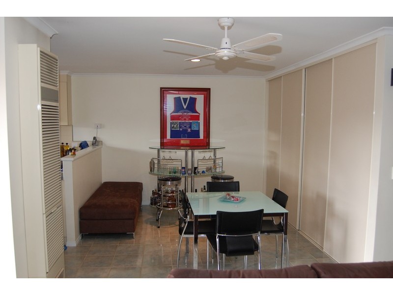 2/114 Purchas Street, Werribee VIC 3030