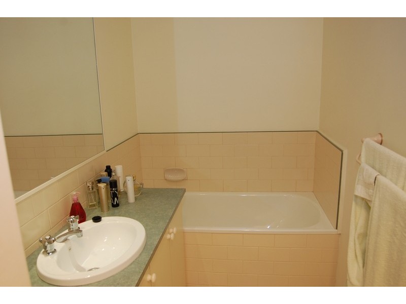 2/114 Purchas Street, Werribee VIC 3030