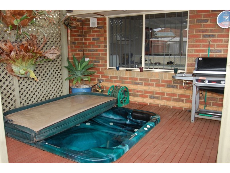 2/114 Purchas Street, Werribee VIC 3030