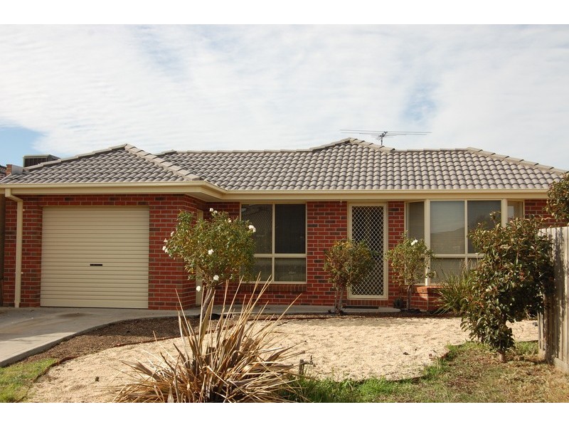 4 Finchley Park Crescent, Tarneit VIC 3029