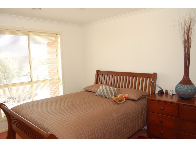 4 Finchley Park Crescent, Tarneit VIC 3029