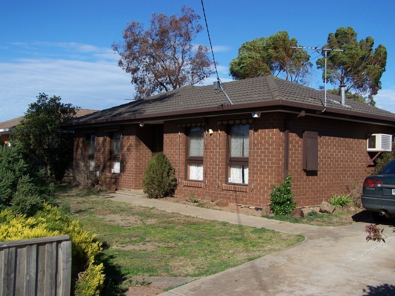 24 Dobell Crescent, Werribee VIC 3030