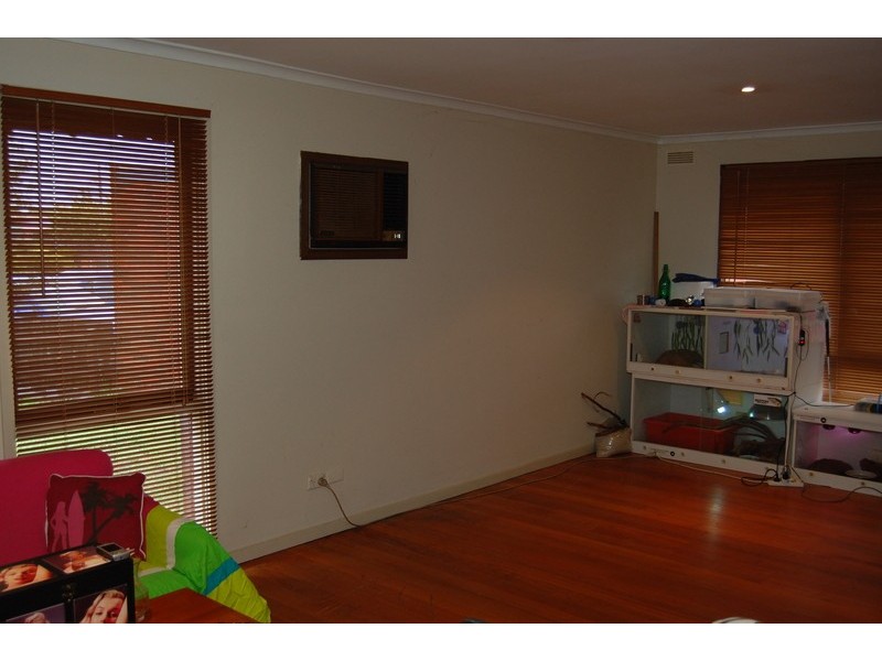 8 Whiton Grove, Wyndham Vale VIC 3024