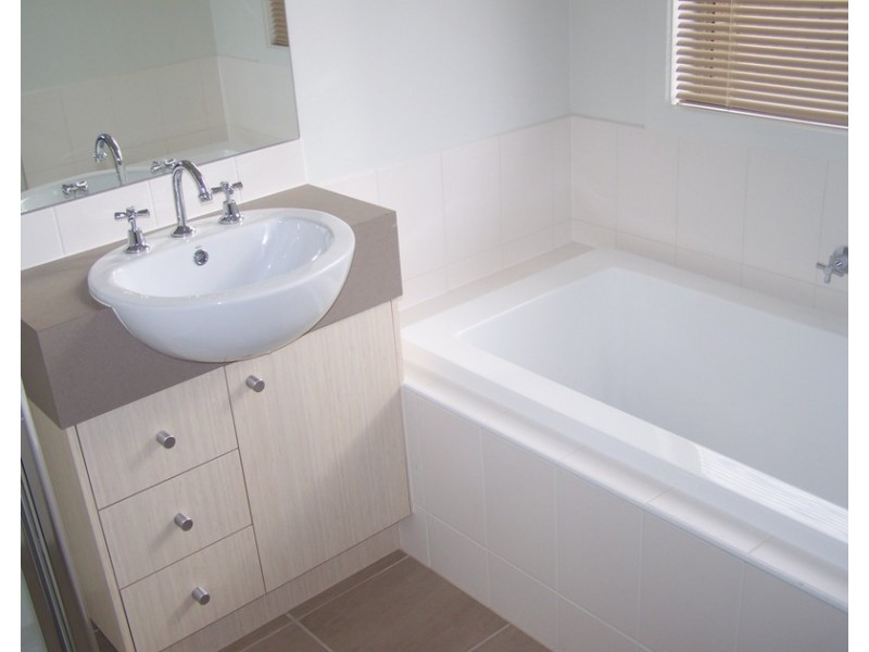 8 Kayla Avenue, Tarneit VIC 3029