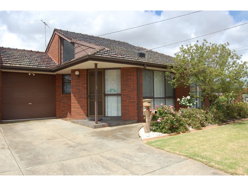1/4 Collins Street, Werribee VIC 3030