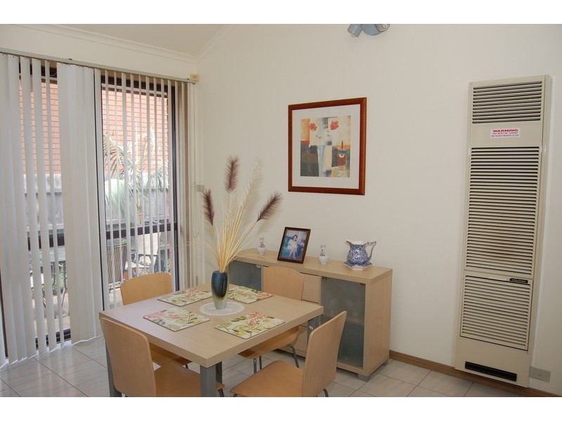 1/4 Collins Street, Werribee VIC 3030