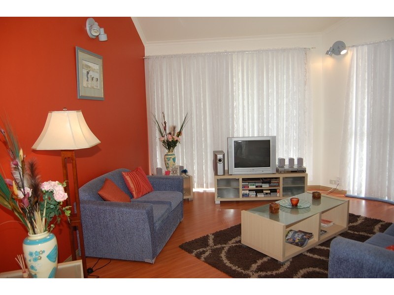 1/4 Collins Street, Werribee VIC 3030