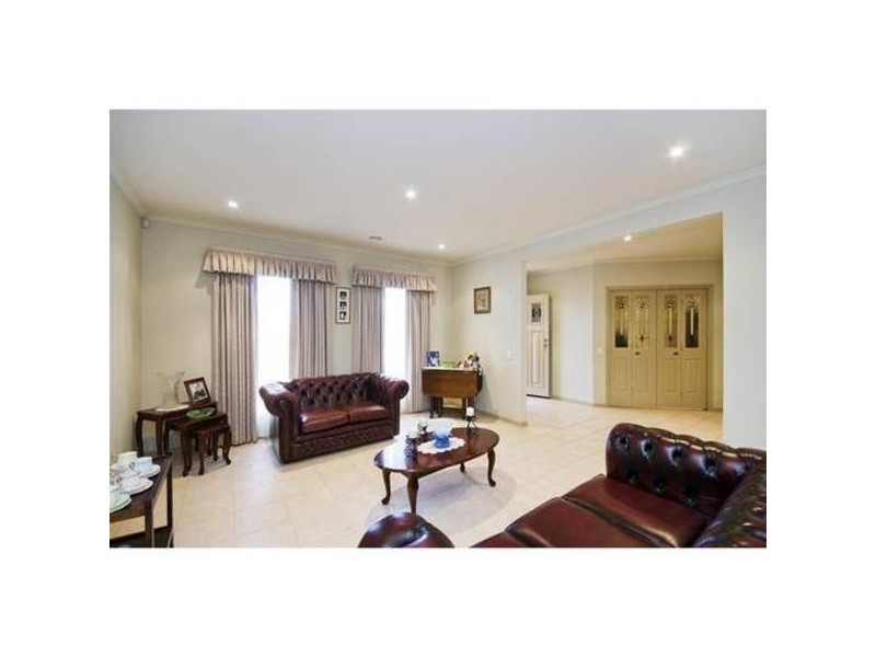 16 Linden Boulevard, Werribee VIC 3030