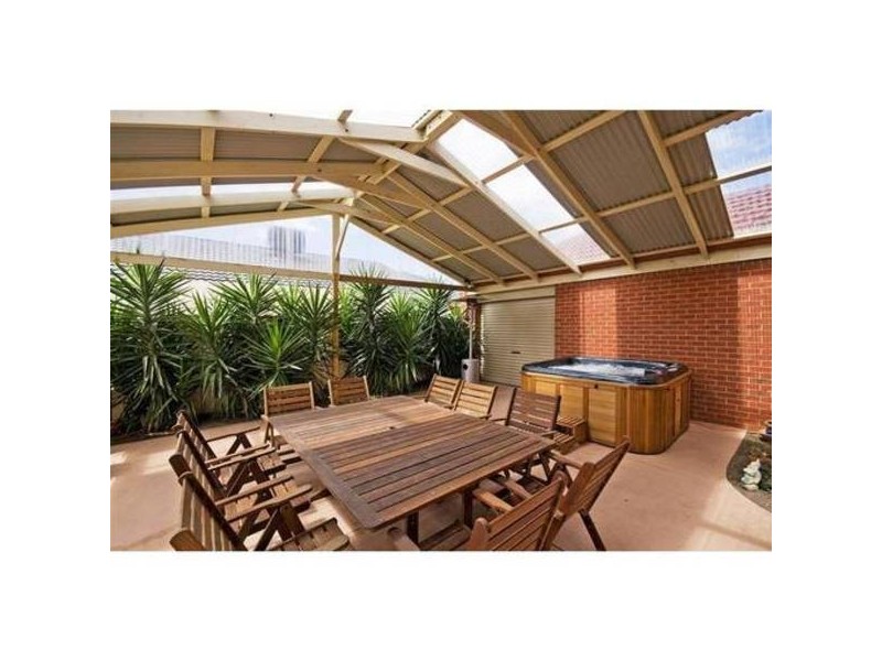 16 Linden Boulevard, Werribee VIC 3030